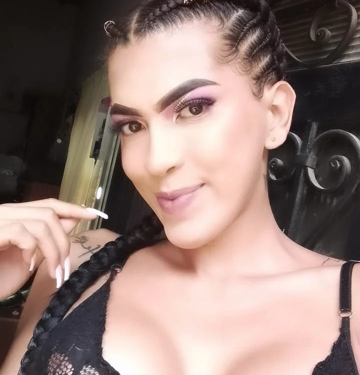 lucia_marks Chat XXX offline