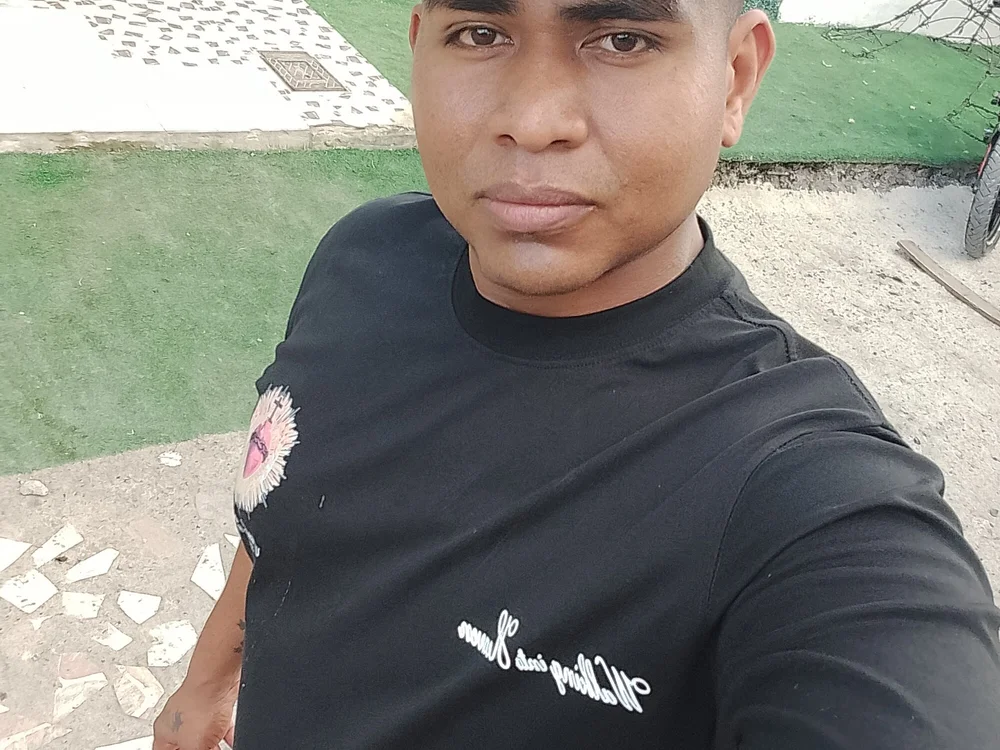 17juliogonzalez's Offline XXX Chat