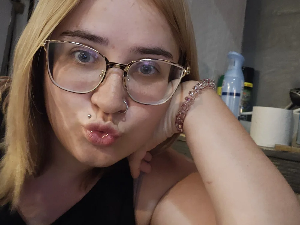 brittbrat1998's Offline Chat Room