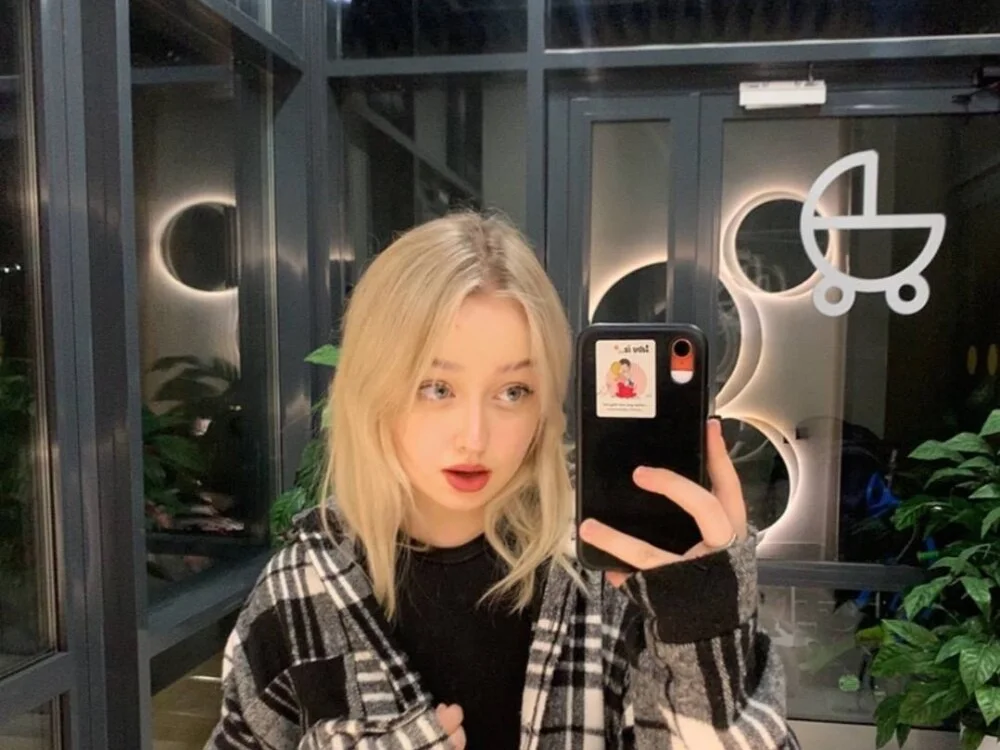 Blondessa_XOXO offline XXX-chat