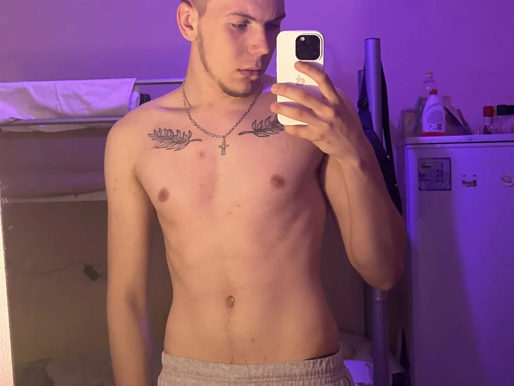 Hotbrutboy's Offline Chat Room