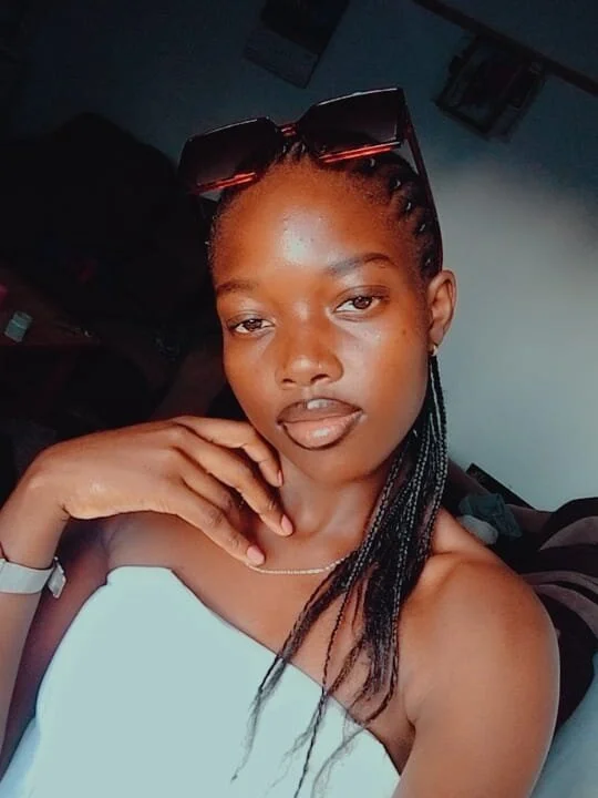 AfricanQueen23 Adlı Modelin Çevrimdışı XXX Sohbeti