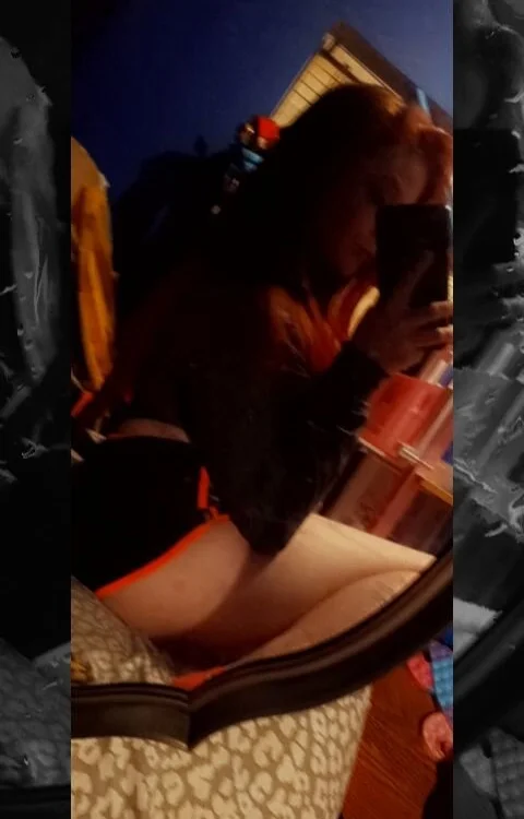 RedIsTooThick's Offline Chat Room