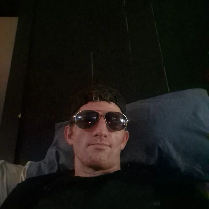 Curtis19851 offline XXX-chatje