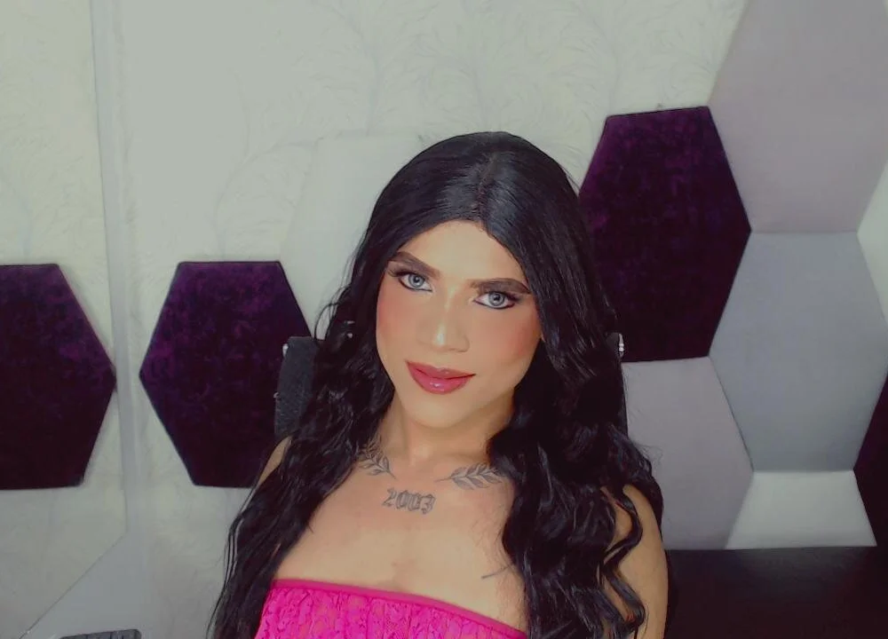 Ashley_Graham9's Offline Chat Room