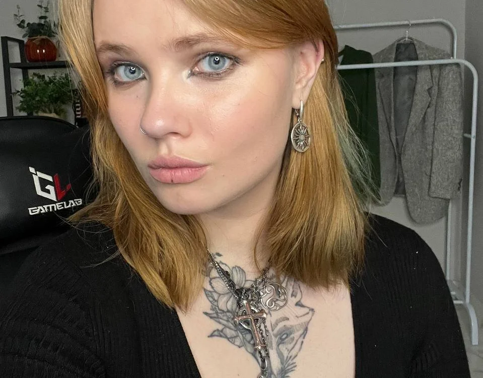 EarthaAlison's Offline Chat Room