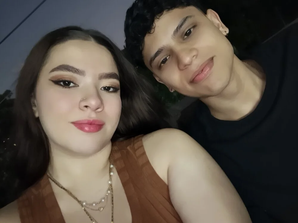 kandy_couple1 Offline XXX-chat