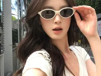 EX-886's webcam live show