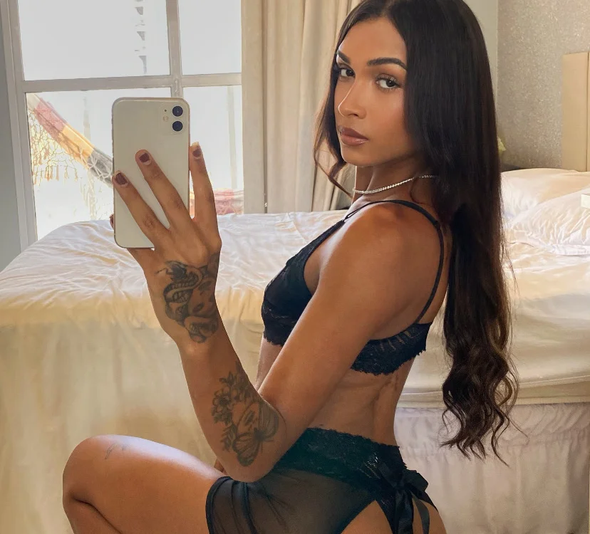 Manuella_Safraa's Offline Chat Room