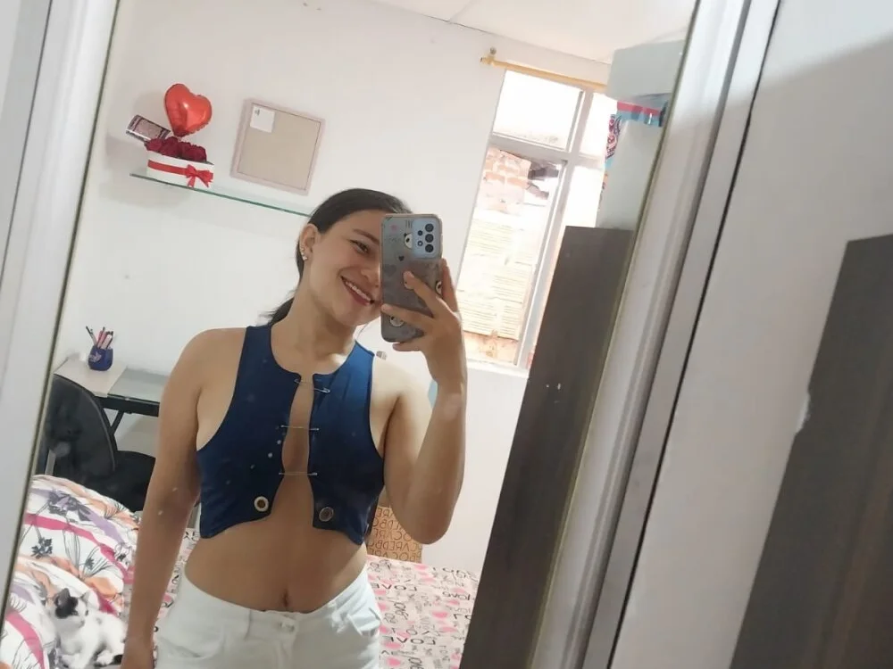 EmmaRose___ élő XXX-chatje