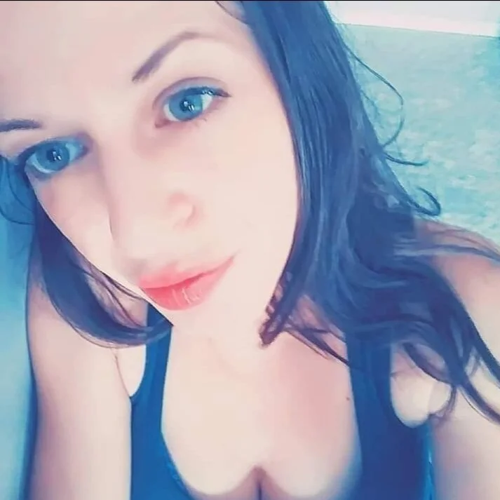 Ali3nGirl's Offline Chat Room
