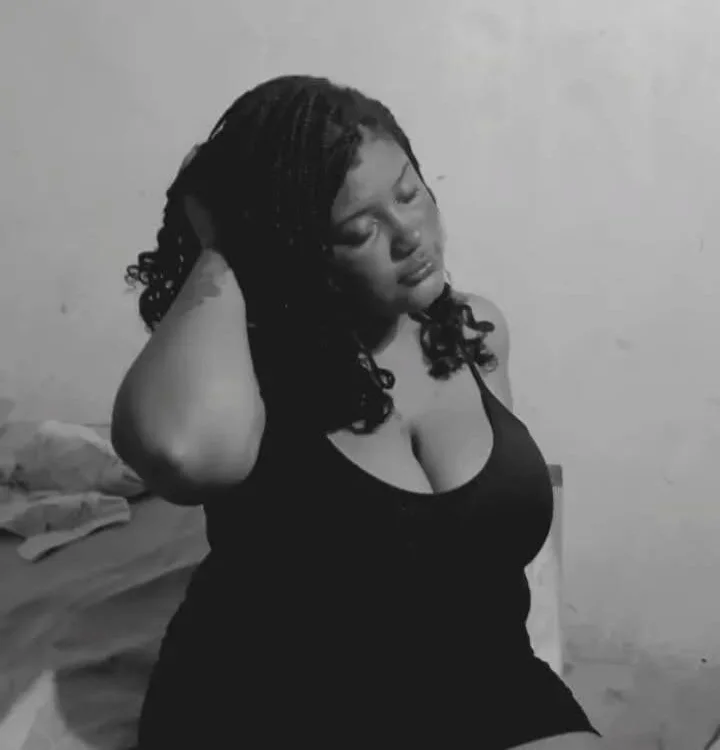 athenea_aris' Offline XXX Chat