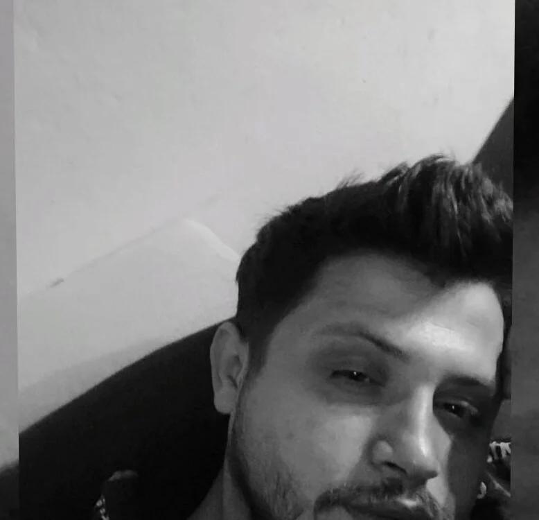 Pussym4gnet's Offline Chat Room