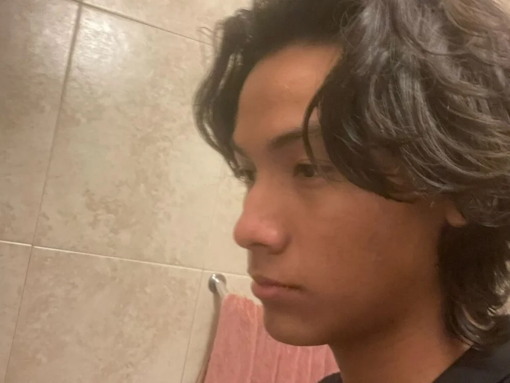 Офлайн-чат XXX EmilianoPerex