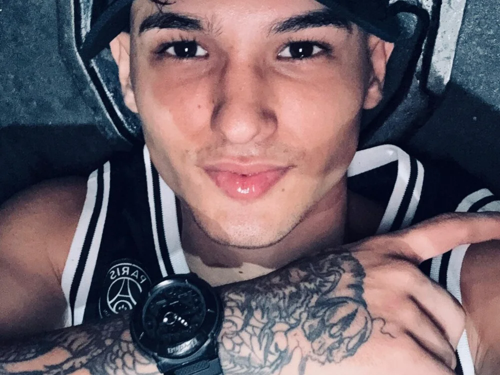 دردشة Alex_mojica الجنسية دون اتصال