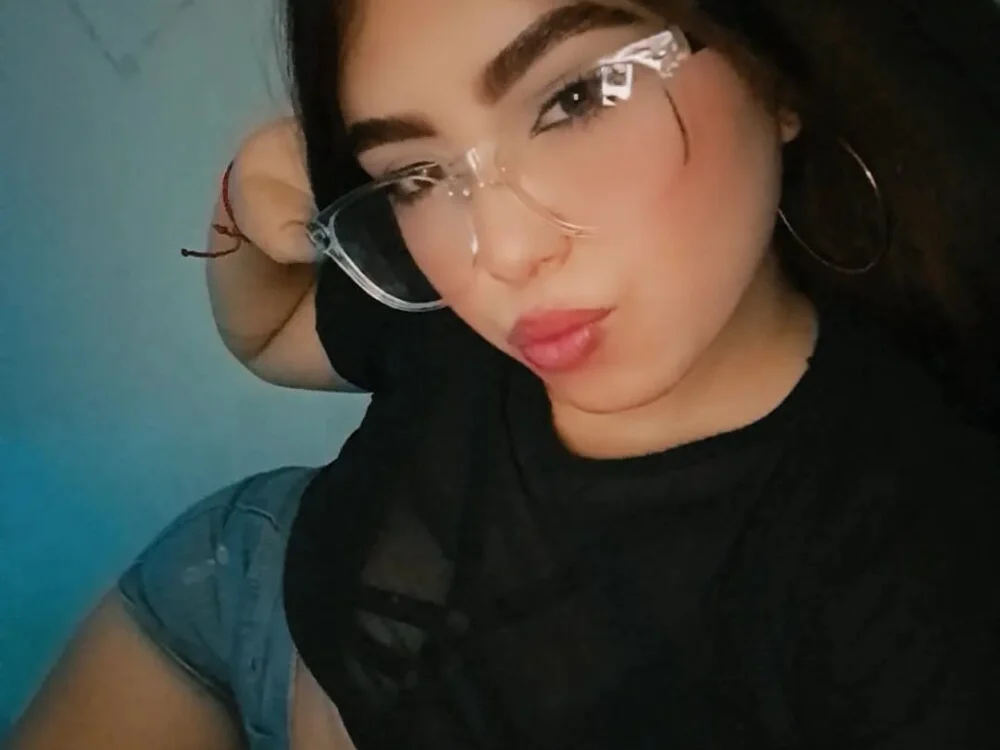 sweetkaren1 Adlı Modelin Çevrimdışı XXX Sohbeti