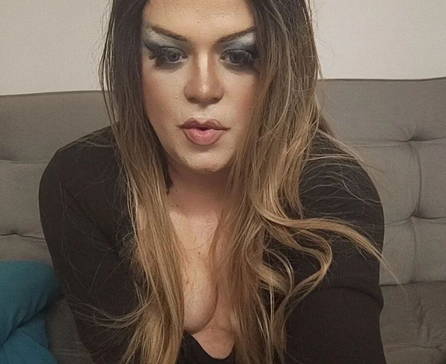 Bruna_Brazil's Offline Chat Room