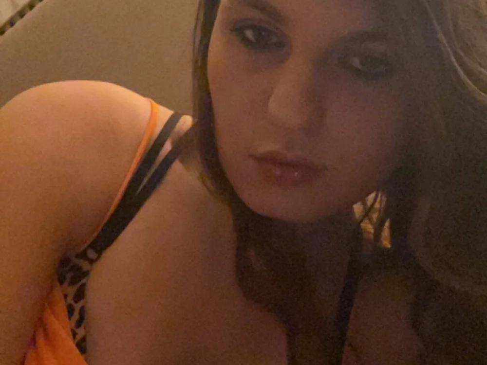 CherryBomb99's Offline Chat Room