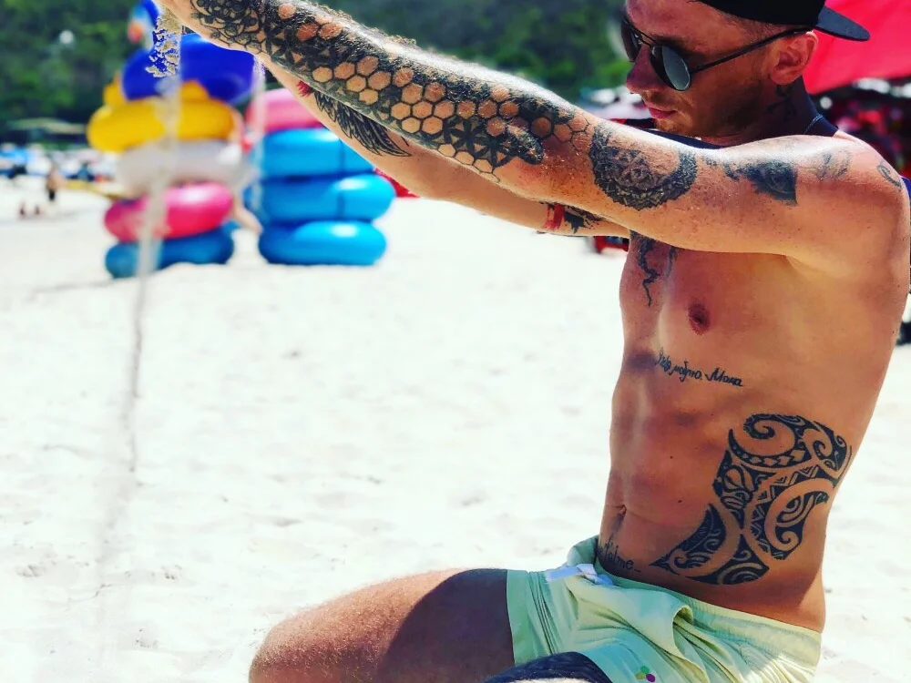 BonnyBzik18n Offline XXX chat