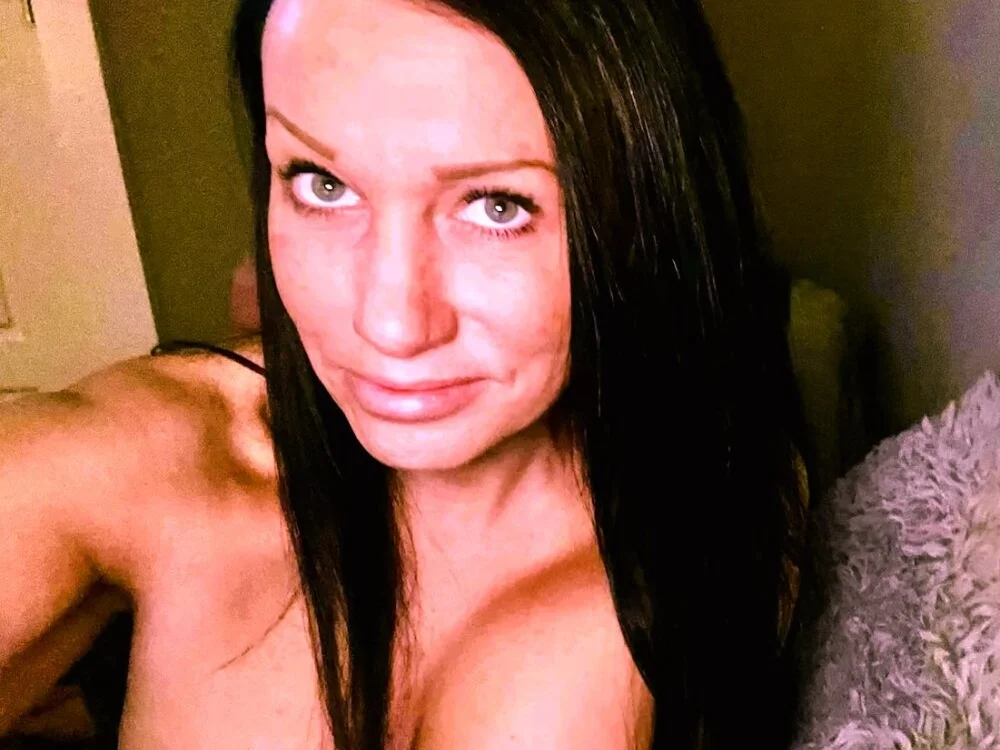 BellaNatalia1220's Offline XXX Chat