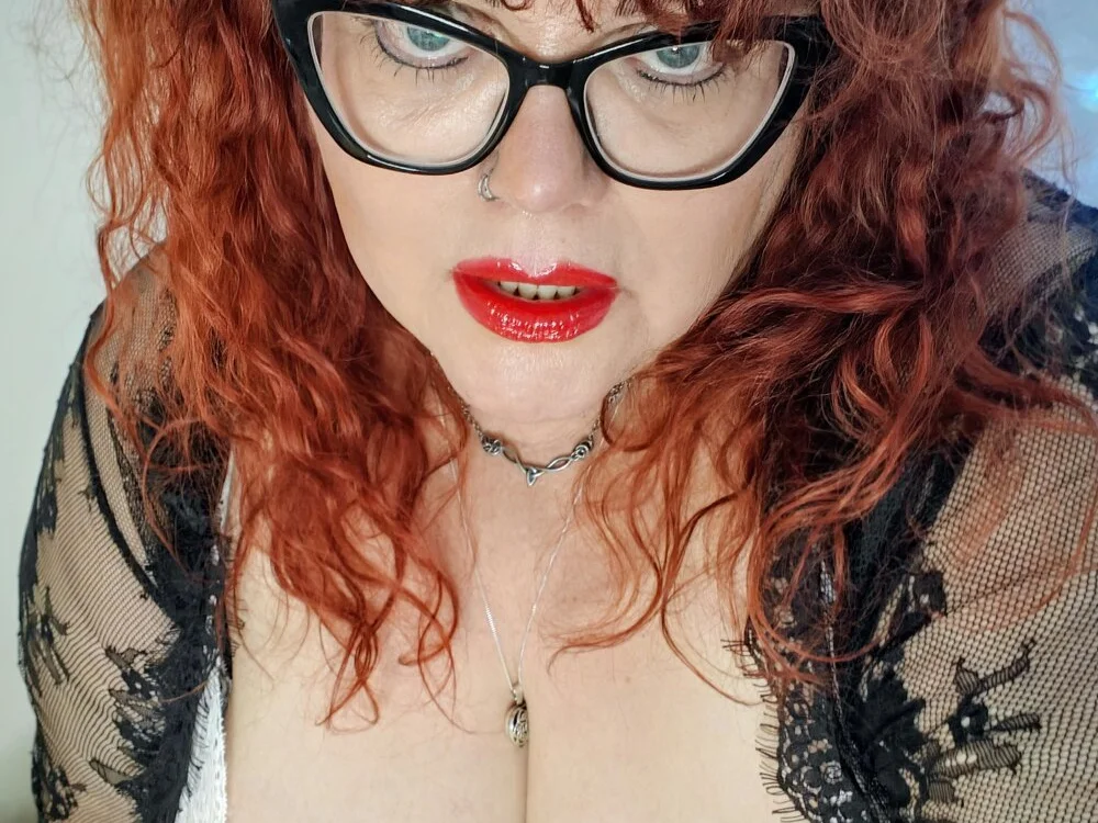 LadyCrimsonVoluptas Offline XXX-chat