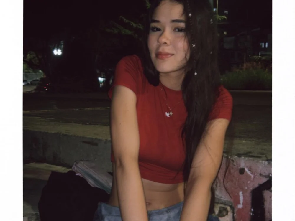 milla_teen18's Offline XXX Chat