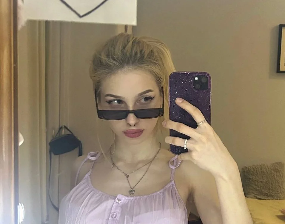 Mia_Gothh's Offline XXX Chat