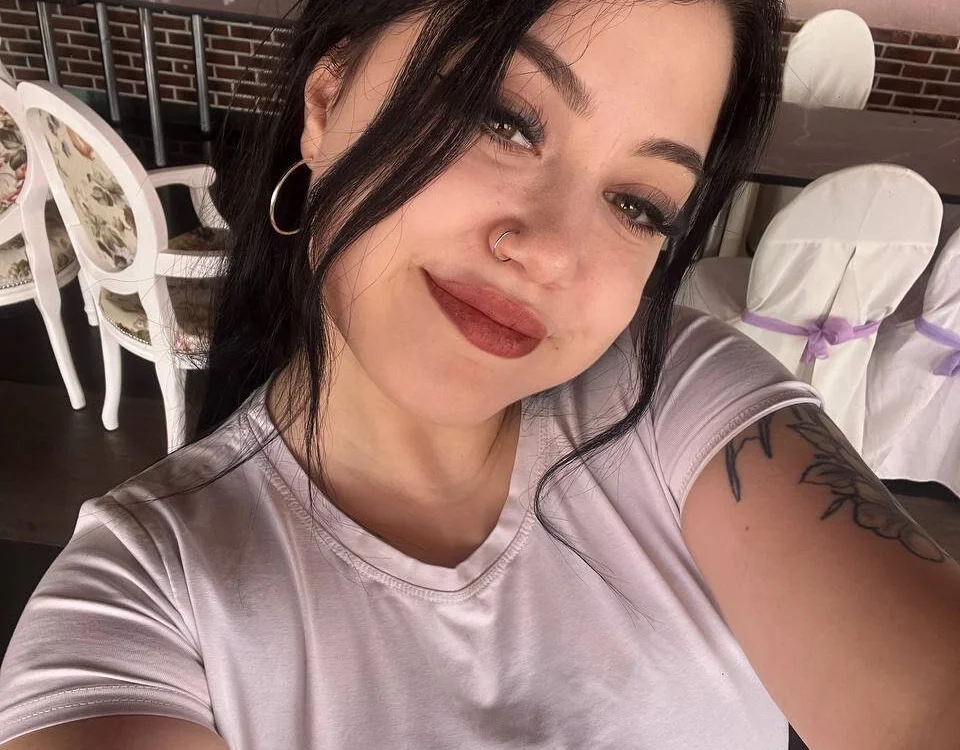 Megan_Wade's Offline Chat Room