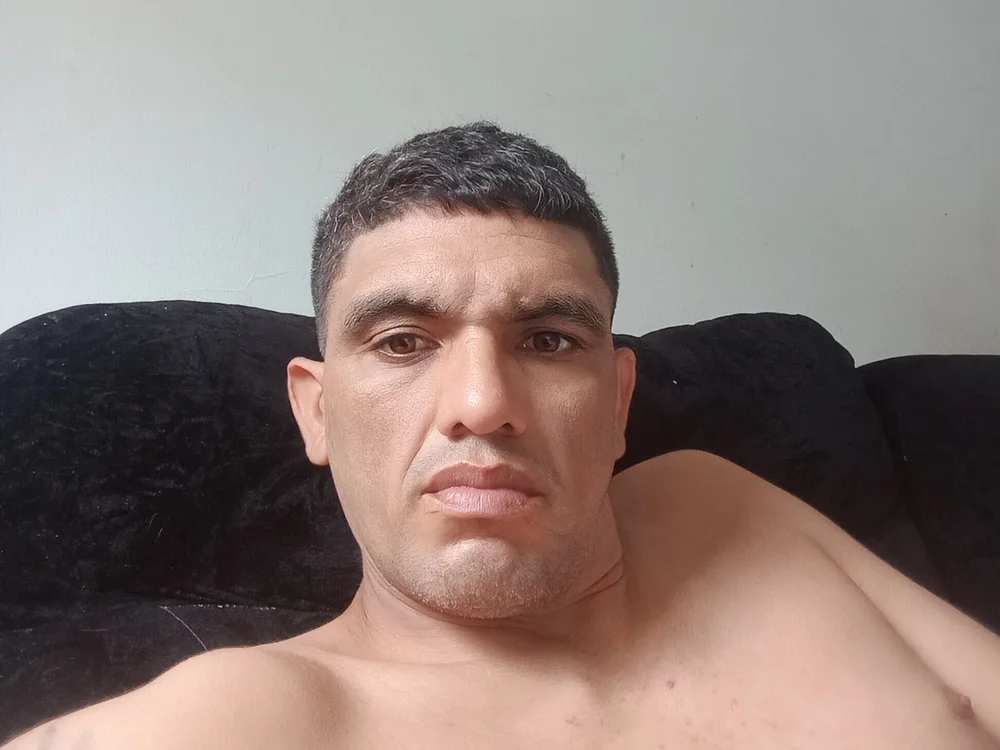 Luisjorgeav8's Offline XXX Chat
