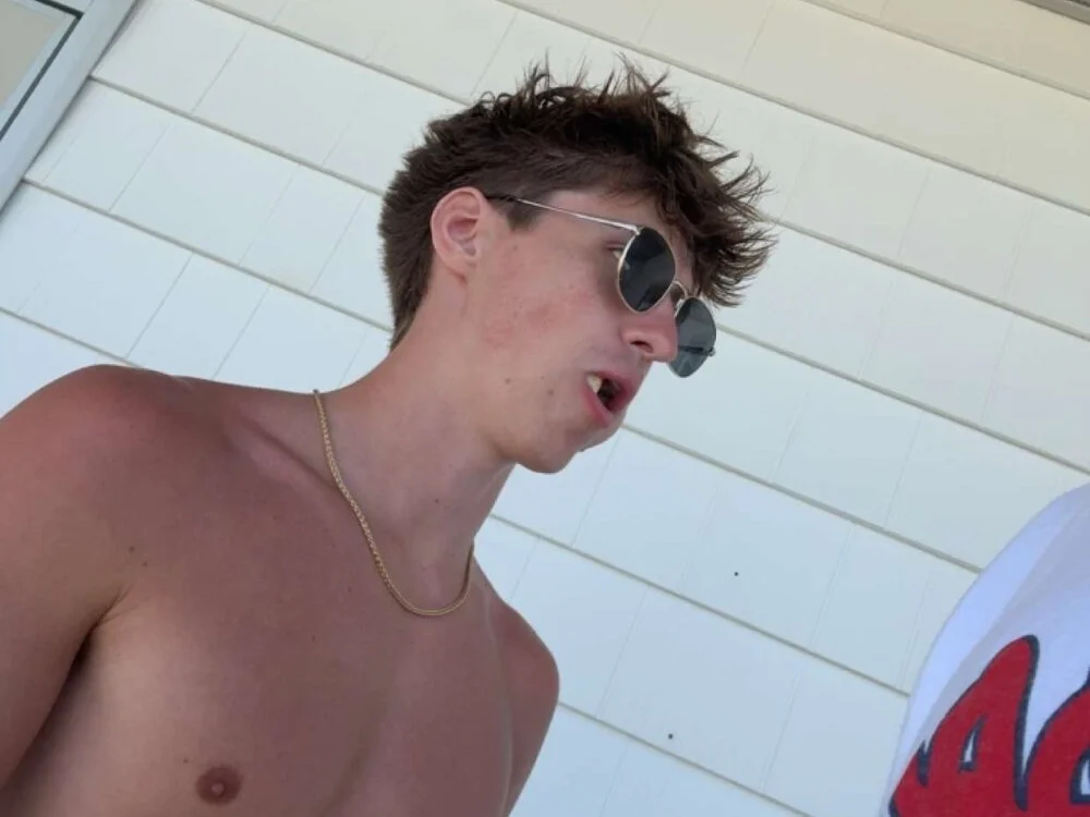 huntersmith7 Offline XXX-chat