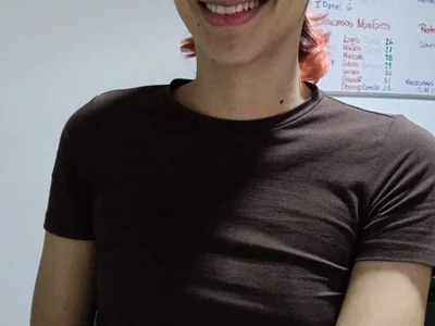 V_suckscockk profile