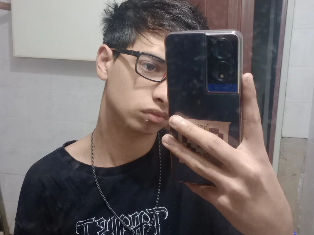 demianbangs24's Offline Chat Room