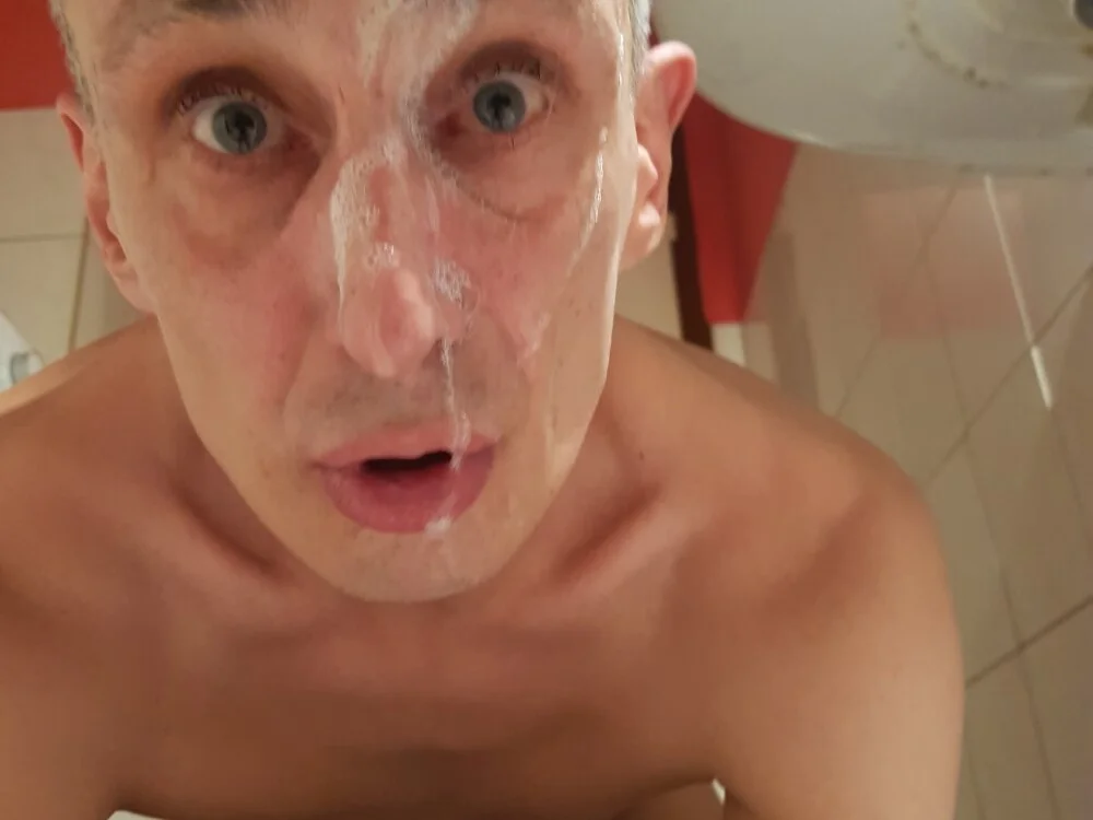 MaikBuoy – Offline XXX chat