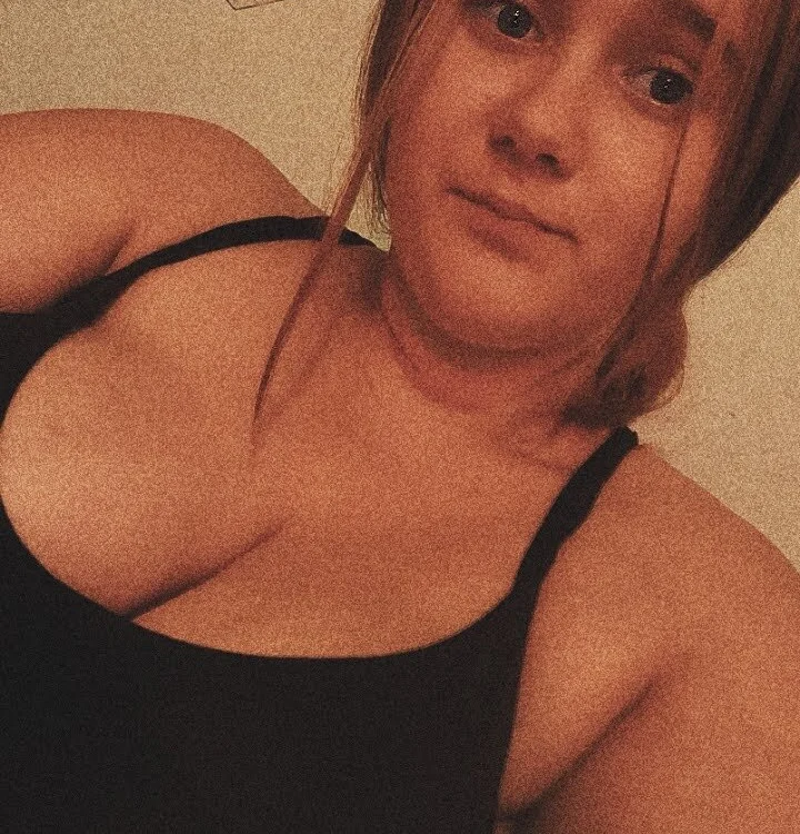 Blonduta25 offline chatrum