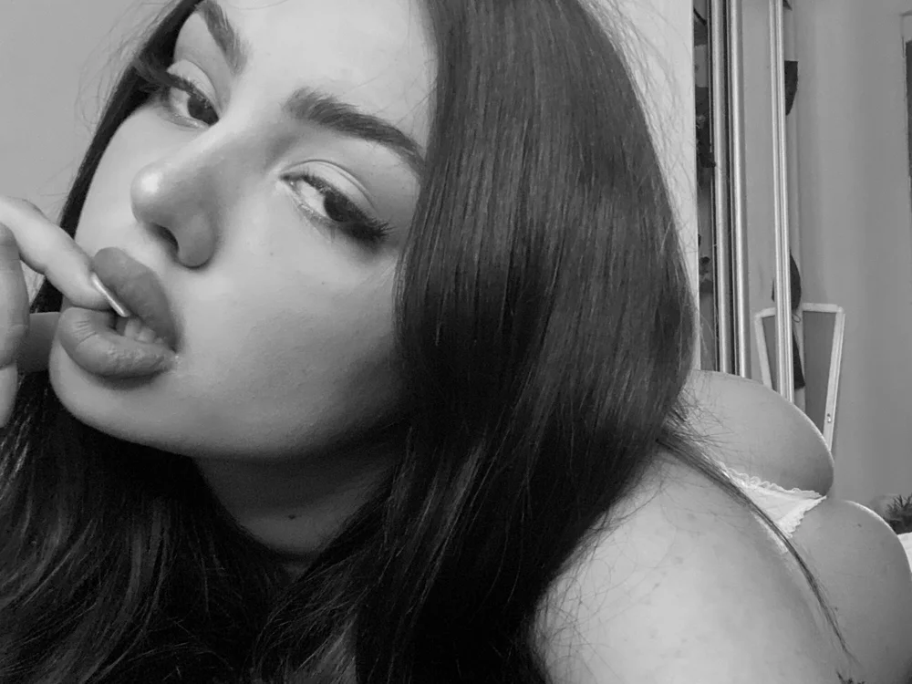 Lalika_Meow offline chatrum
