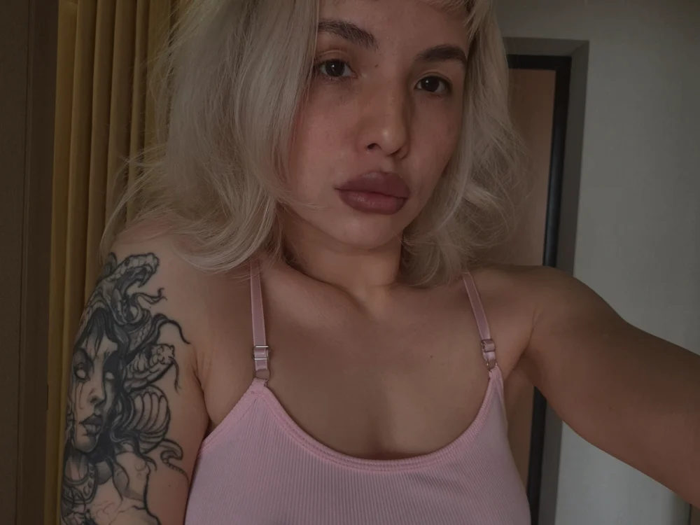 Millaseenn Offline XXX chat