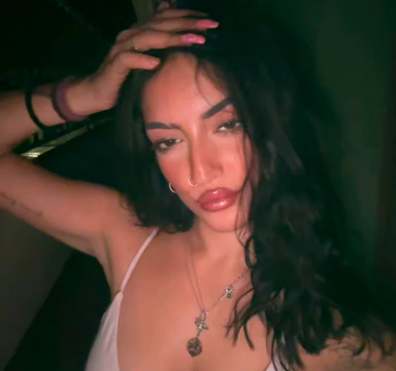 miabrunelli 离线XXX聊天