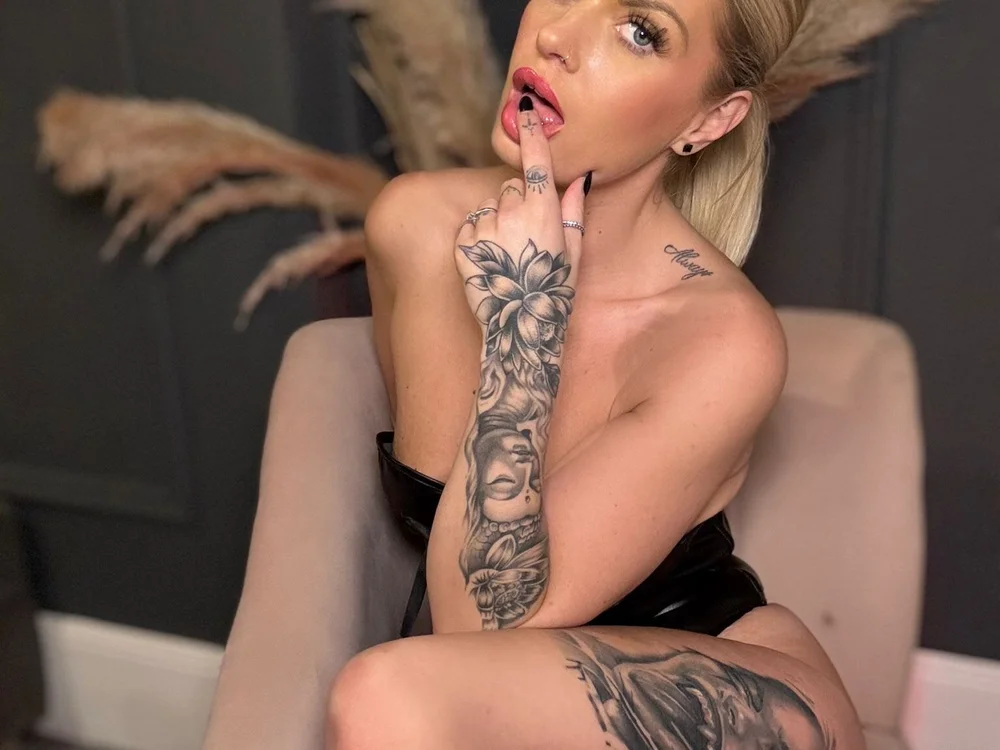 RobynQuinnBabestation's Offline XXX Chat