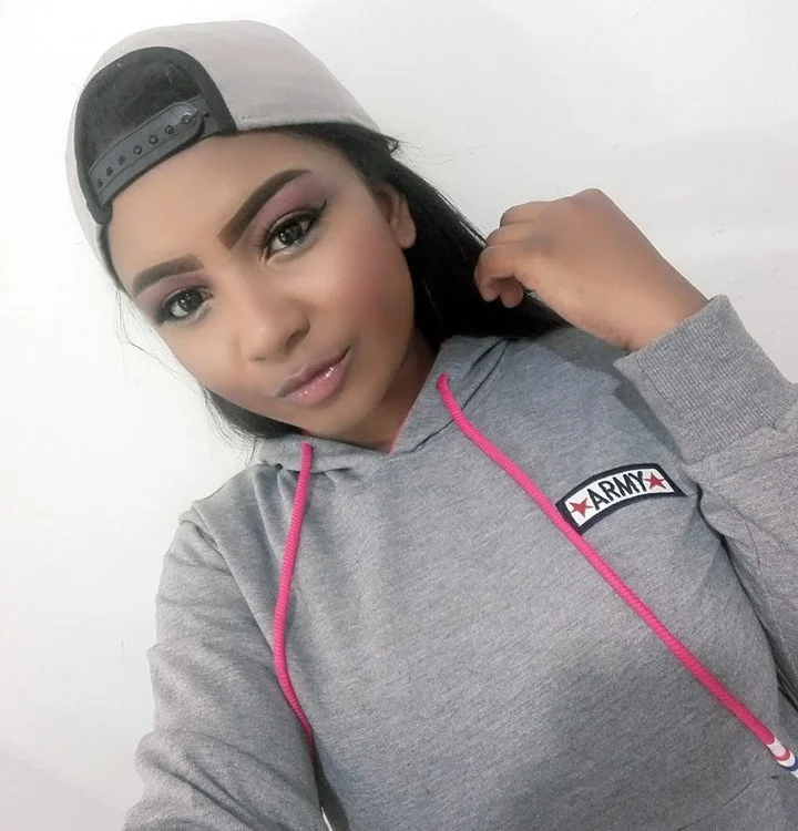 ebony_360's Offline Chat Room