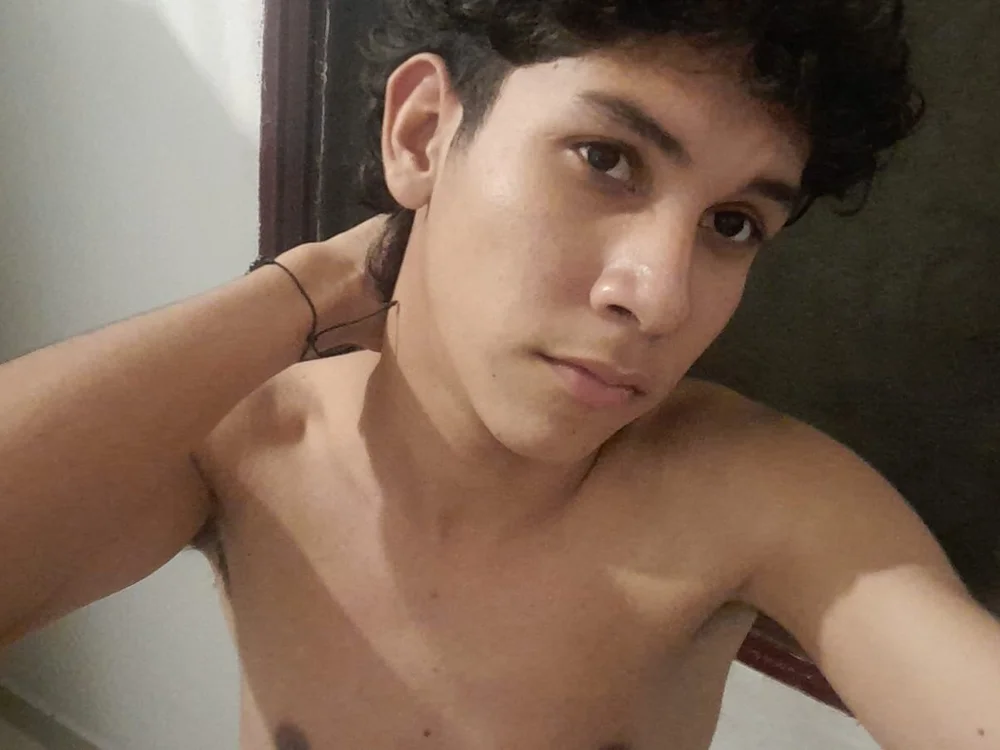 Taylorr_junior_n Offline XXX chat