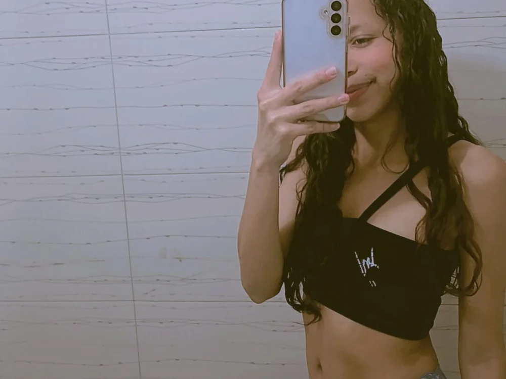 alejandraflores_'s Offline Chat Room