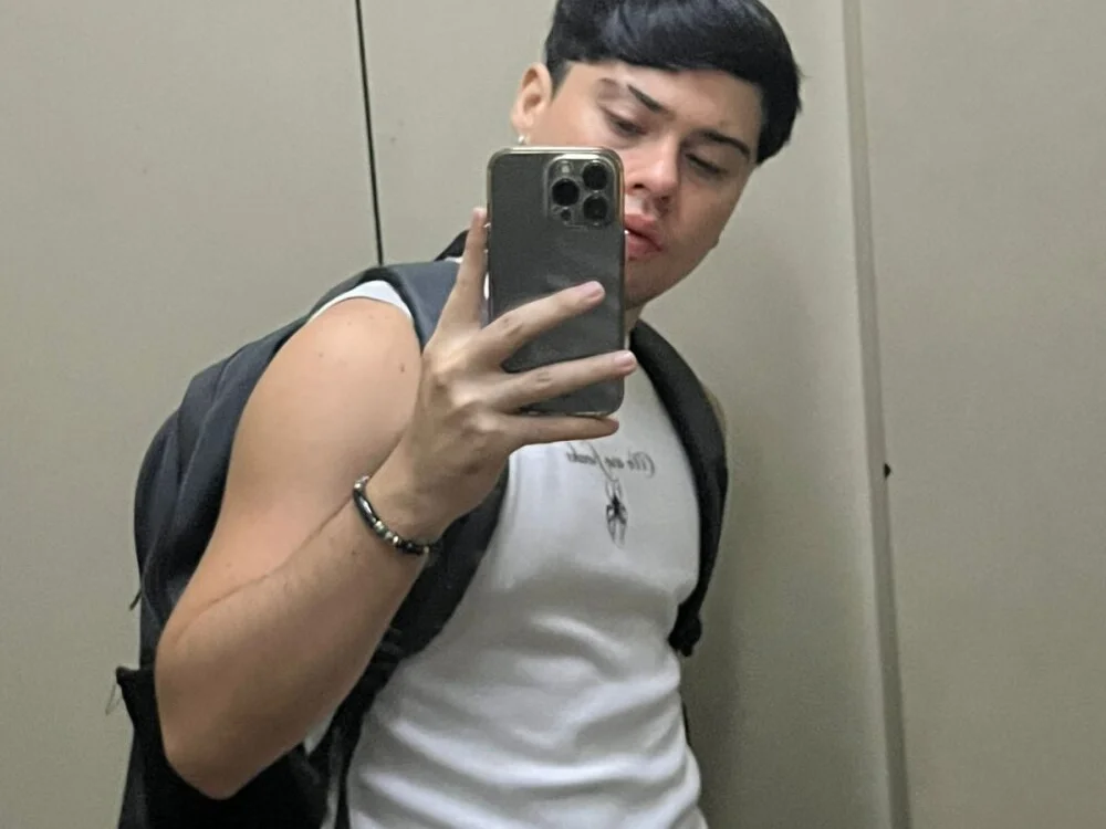 Soft_Temptationxxn Offline XXX chat