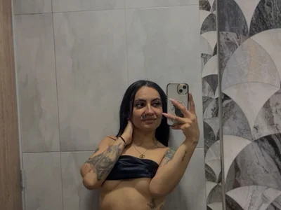 Celes_tt Female Petite Cam Striptease