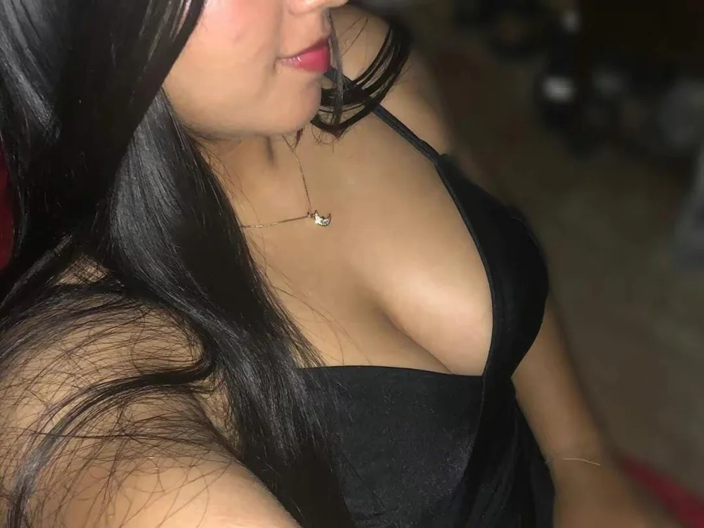 PamelaaCurvy's Offline Chat Room