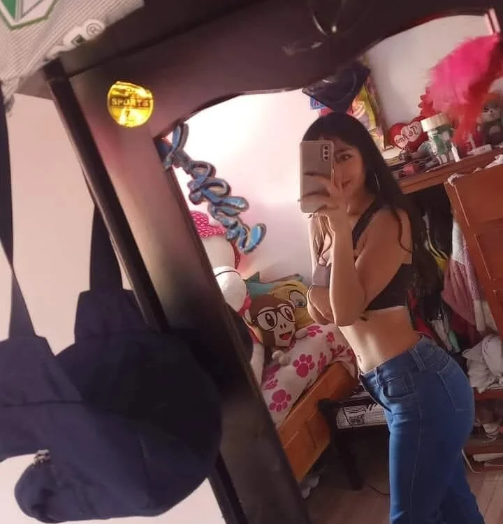 Andrea25_ Live XXX-Chat