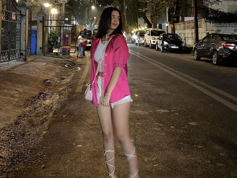 yoursanya00 Chat XXX Ngoại tuyến