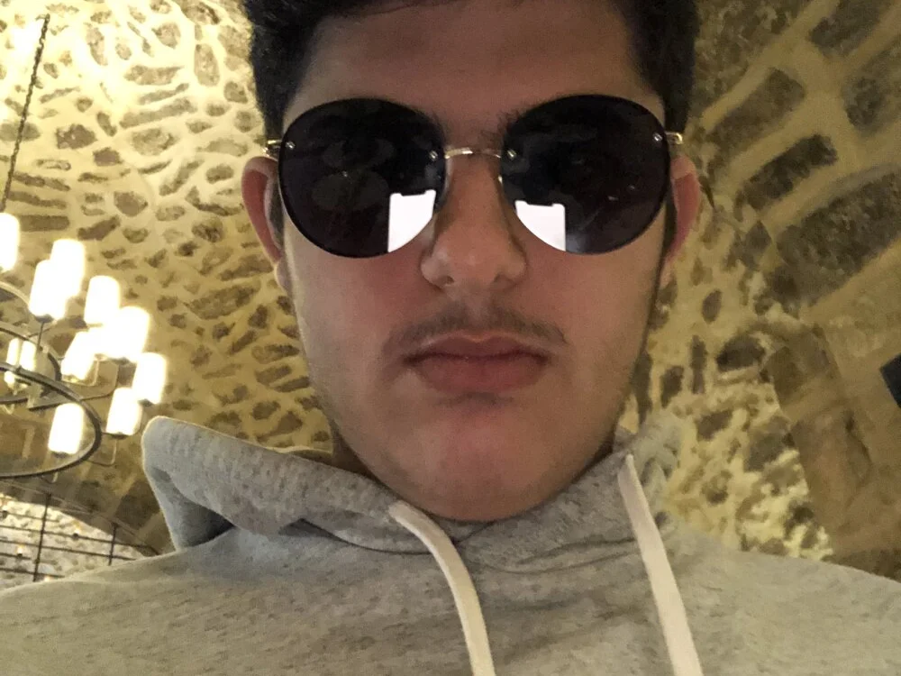 Moe_43 offline XXX-chat