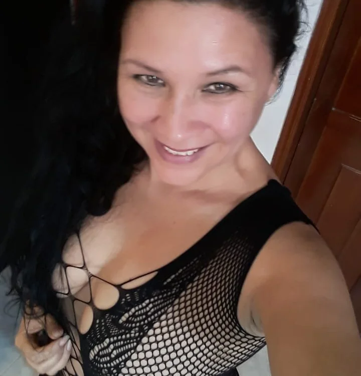 sharon_seductive's Offline Chat Room