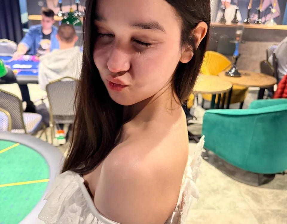 MeliaMelchiori Obrolan XXX Offline