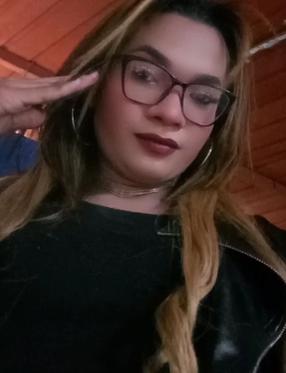 Rebeca-hott's Offline Chat Room